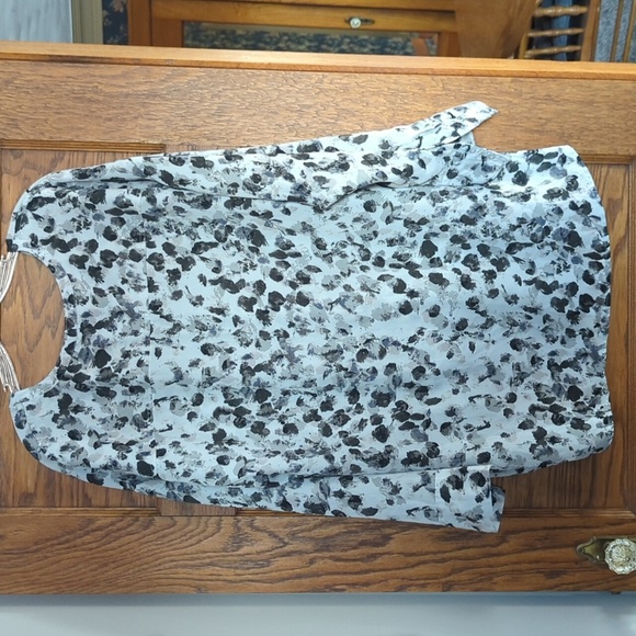 H By Halston Gray Leopard Printed Wrap Front Draped Crossover Blouse Size 18W - Picture 7 of 8